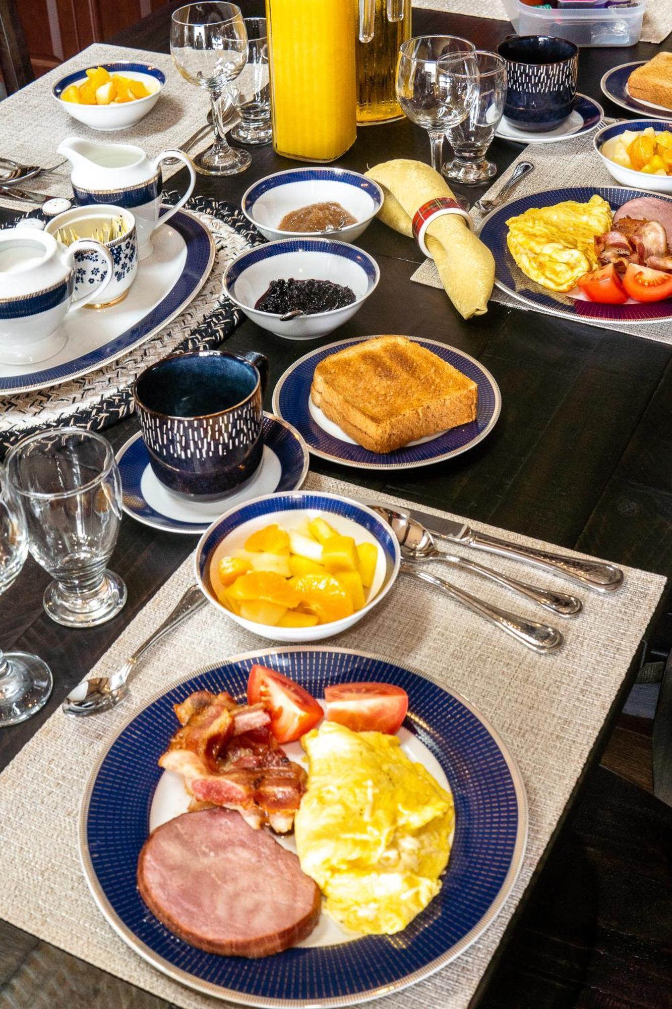 Back Home Bed And Breakfast Membertou Room photo